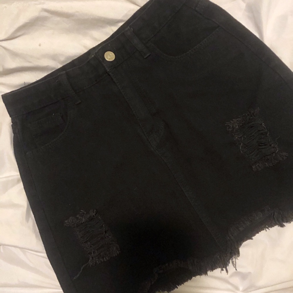 Black Mini frayed denim skirt